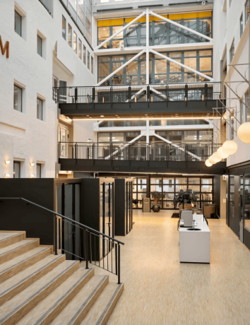 Inngangsparti i kontorbygg